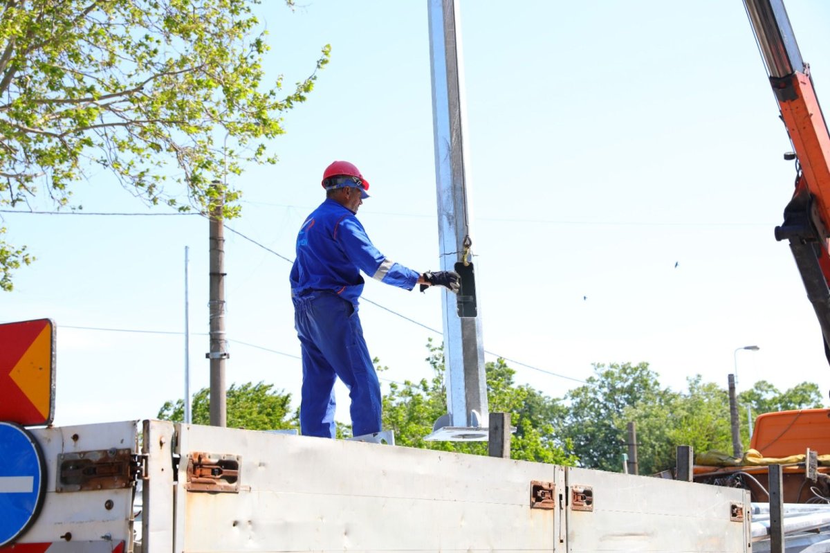 Lucrarile de modernizare a iluminatului public continua in mai multe zone din Constanta