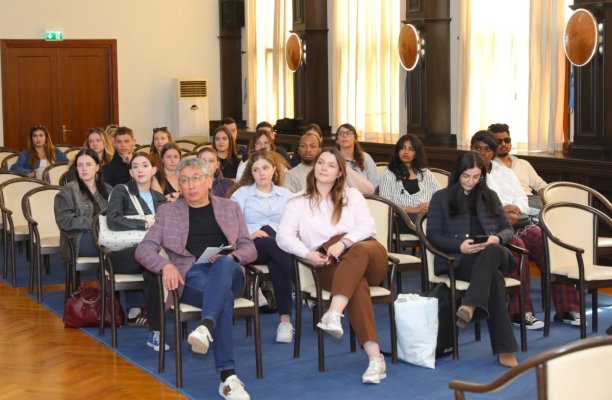 Mai mulți studenți internaționali din programul Erasmus+, în vizită la Primăria Constanța