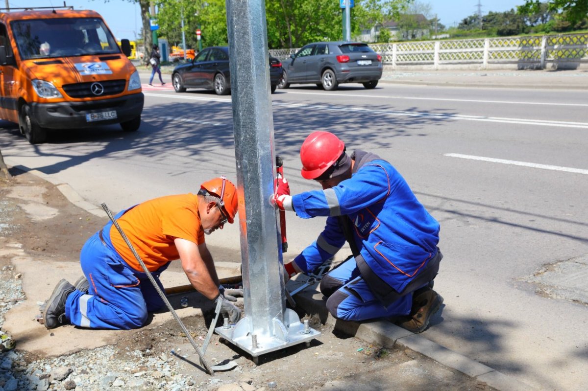 Lucrarile de modernizare a iluminatului public continua in mai multe zone din Constanta