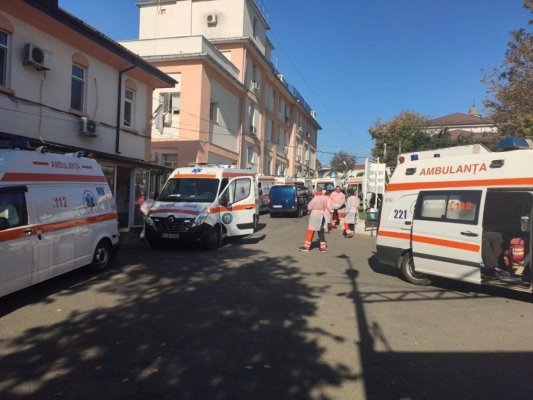 Zeci de persoane s-au simţit rău și au fost spitalizate, după ce au participat la nunta fiului unui fost comisar de poliție