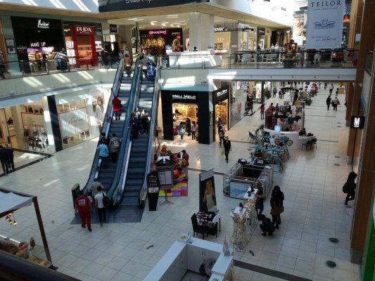 Accident în City Park Mall! O persoană a căzut pe scările rulante! 