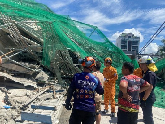 O clădire cu nouă etaje s-a prăbușit în Filipine. Până la 40 de persoane pot fi sub dărâmături