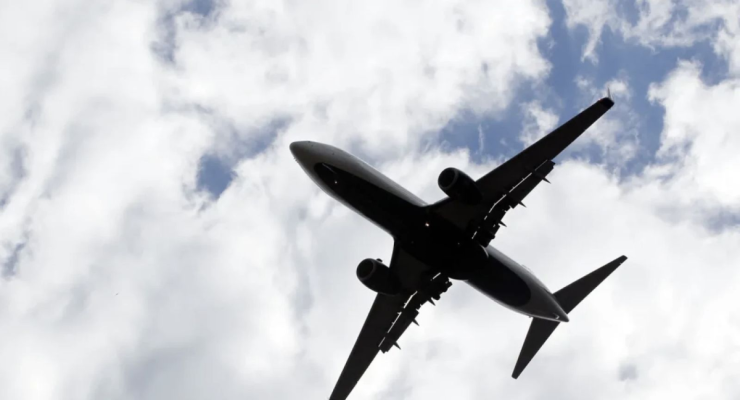 Incident cum nimeni nu credea că ar putea fi posibil: Un avion care decola a lovit... un pieton
