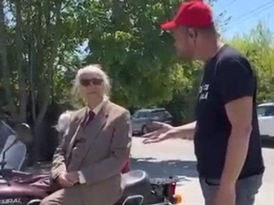 Motociclist la 96 ani: „Mă simt ca la 15 ani pe motor și de 200 de ani când merg pe jos“. Video
