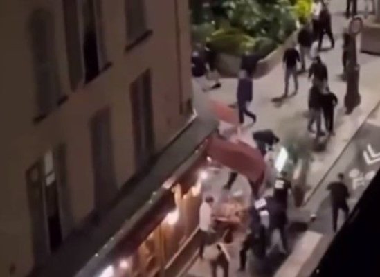 Fake News: Imaginile cu bătaia, apărute în mediul online, nu au legătură cu concertul artistului Max Korzh 
