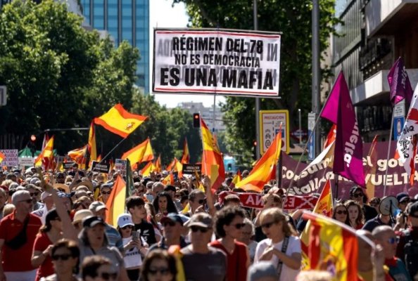 Proteste în Madrid, la reședința premierului Pedro Sanchez. Manifestanții îl acuză de corupție