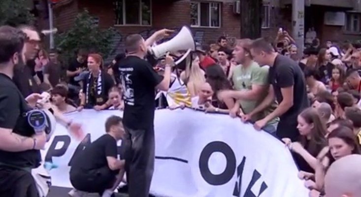 Rapperul Max Korzh a ajuns pe Arena Naţională. Zeci de mii de fani sunt supravegheați cu drone și elicoptere