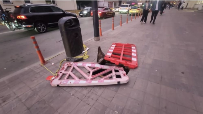 Crater imens în zona Tomis Mall, semnalizat necorespunzător. Nu-l vede nimeni...de o lună?!