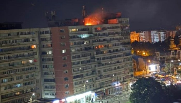 O dronă s-a prăbușit peste un bloc de locuințe din Galați! Explozie urmată de incendiu și 2 persoane rănite. Video