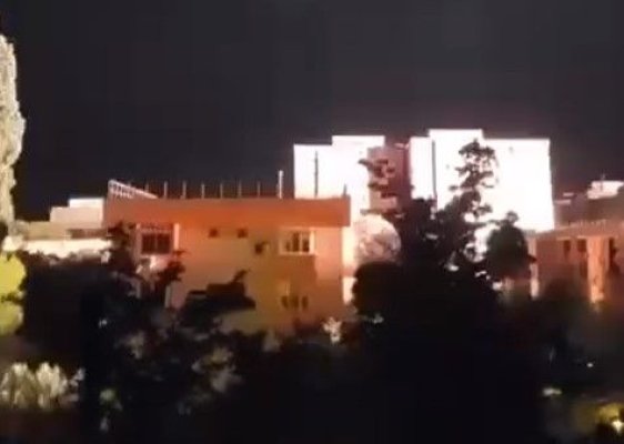 Primele imagini cu momentul impactului dronei care a căzut peste blocul de locuințe din Galați. Video