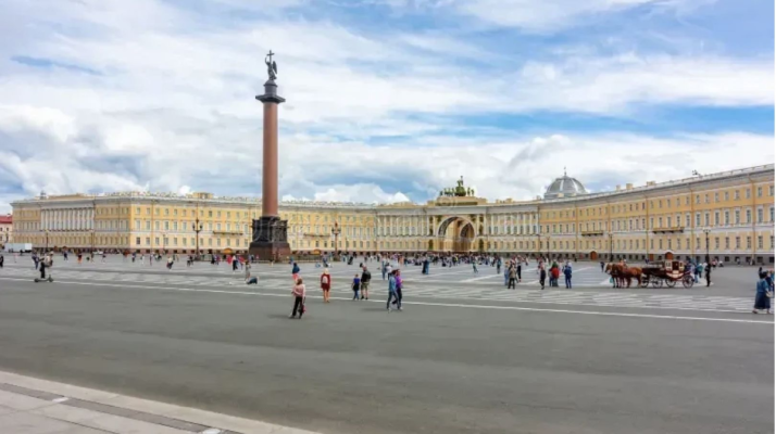 Lideri de afaceri şi politicieni de extremă-dreapta germani revin la forumul economic de la Sankt Petersburg
