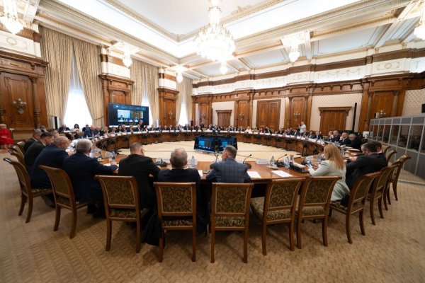Una dintre condițiile AUR pentru intrarea la guvernare a fost respinsă la vot în Comisia juridică a Senatului
