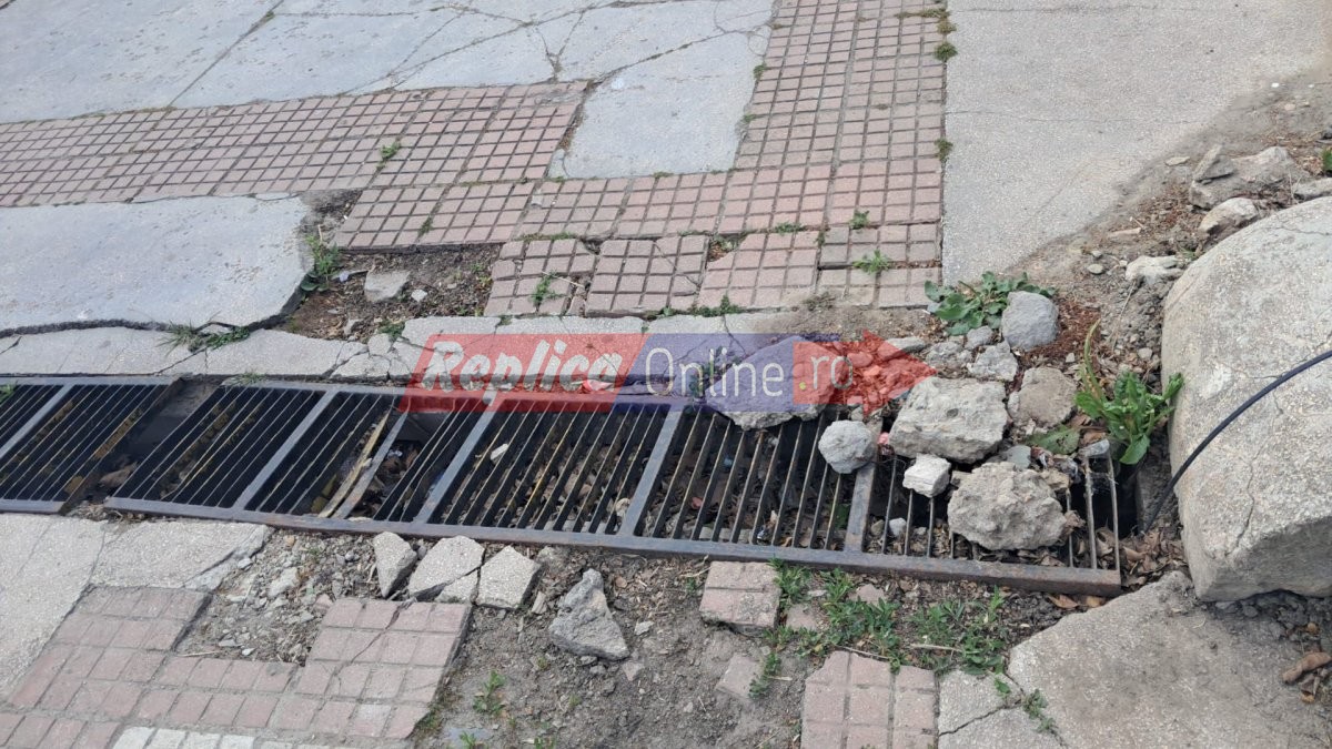 Faleza uitata... Esplanada de pe str. Mircea cel Batran, intre nepasare si degradare. Video Faleza uitata... Esplanada de pe str. Mircea cel Batran, intre nepasare si degradare. Video