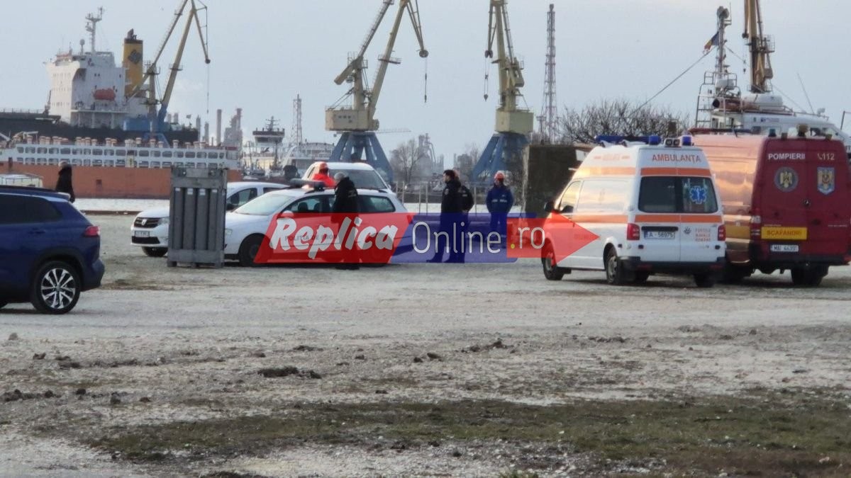 A fost semnat contractul pentru scoaterea remorcherului scufundat in Portul Midia