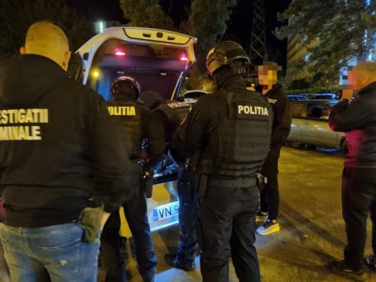 Un bărbat prins cu droguri în Mamaia a vrut să mituiască jandarmii cu 8.000 de lei
