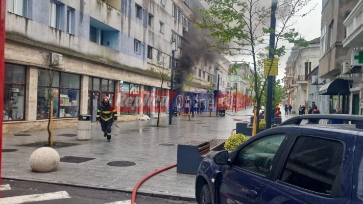 Incendiu la un spațiu comercial pe strada Ștefan cel Mare. 16 persoane, din care 2 copii, au fost evacuate