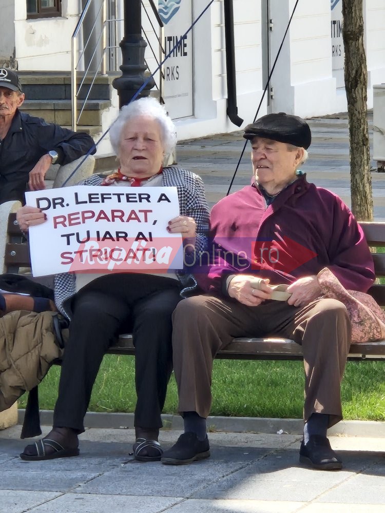 Protest de amploare in fata Spitalului Municipal Mangalia, dupa intoarcerea Alinei Dan la conducere