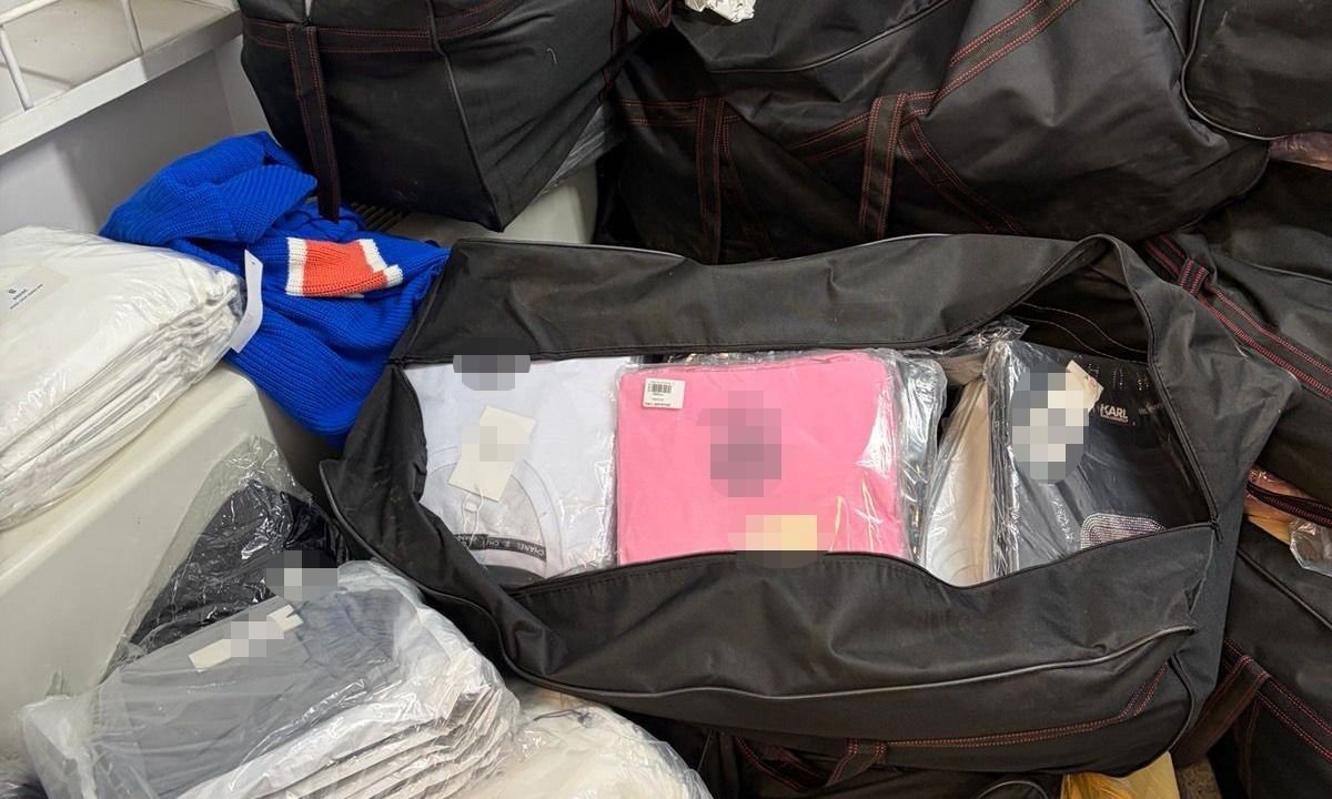 imbracaminte contrafacuta, in valoare de aproape un milion de lei, confiscata de catre politistii de frontiera constanteni