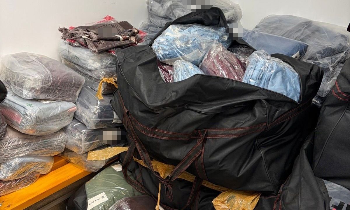imbracaminte contrafacuta, in valoare de aproape un milion de lei, confiscata de catre politistii de frontiera constanteni