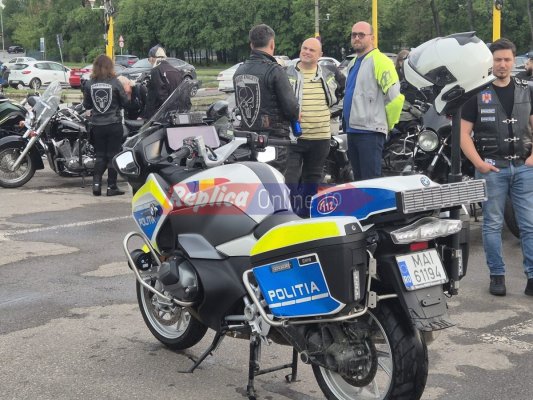 Săptămâna Siguranței Rutiere: Dialog deschis între polițiști și motocicliști, în parcarea Aqua Magic. Video