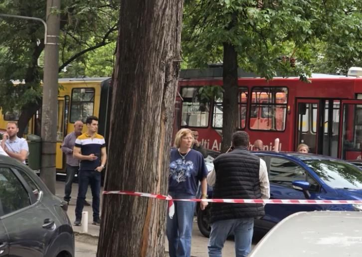 Incident la Ministerul Trasporturilor - Un lift in care se aflau sapte persoane a cazut in gol. Video Incident la Ministerul Trasporturilor - Un lift in care se aflau sapte persoane a cazut in gol. Video