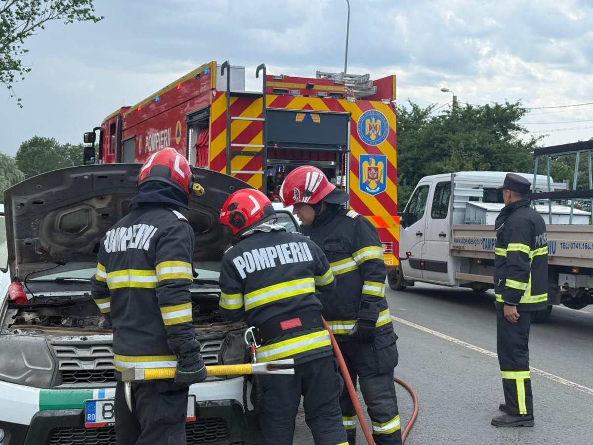 Pompierii tulceni sunt in alerta! Un autoturism a izbucnit in flacari, pe soseaua Barajului! Video