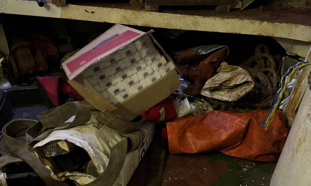 Peste 6.000 de pachete de tigari fara timbru fiscal au fost descoperite in Portul Constanta