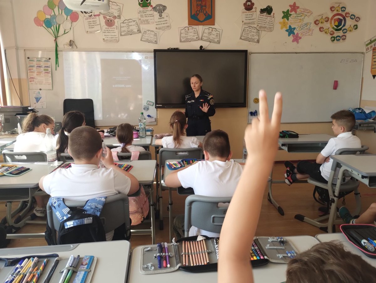 Politistii constanteni i-au invatat pe elevi despre riscurile faptelor de bullying Politistii constanteni i-au invatat pe elevi despre riscurile faptelor de bullying