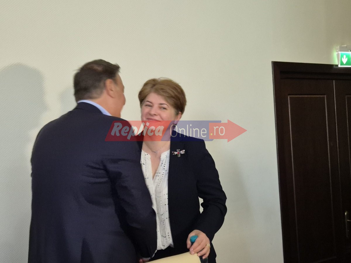 Mitroi: Nu este normal sa nu se voteze proiectele judetului Constanta. Vreau sa fiu salutat cu respect, nu huiduit! Video