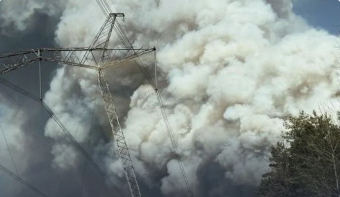 Incendiu major în zona de excludere de la Cernobîl. Ard peste 1000 de hectare de pădure, focul se extinde rapid 