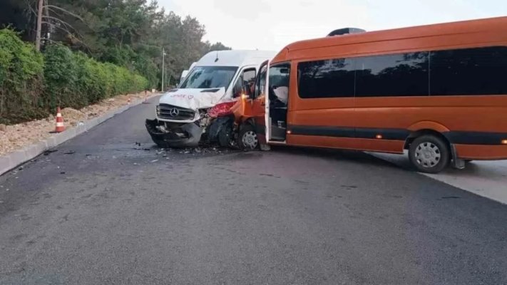 Accident grav în Antalya. Mai mulți turiști români au fost răniți după coliziunea dintre două microbuze