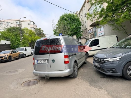 Mai multe mașini au rămas blocate ore în șir din cauza unui șofer inconștient 