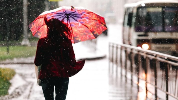 Un val de aer rece va cuprinde România și va aduce ploi și vijelii