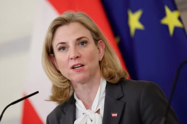 Austria expulzează trei diplomați ruși din cauza „pădurii de antene” de pe clădirile oficiale