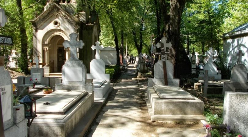 Perchezitii ale politistilor la Cimitirul Bellu: in Bucuresti a aparut o mafie a monumentelor funerare