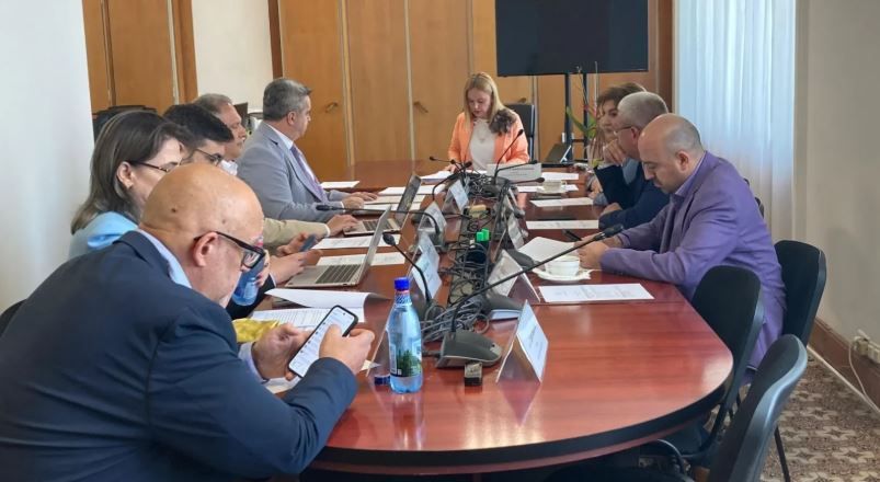 Comisia pentru constitutionalitate a Senatului a constatat un conflict juridic in OUG-ul adoptat de Guvernul demis