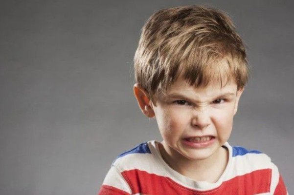 Psihologul: Un copil agresiv nu are nevoie de pedepse dure, ci de părinți fermi și echilibrați emoțional