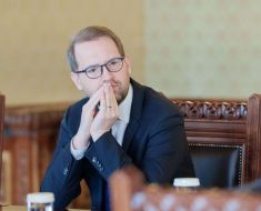 Dominic Fritz i-a cerut președintelui Nicușor Dan alegeri anticipate, la negocierile de la Palatul Cotroceni Dominic Fritz i-a cerut președintelui Nicușor Dan alegeri anticipate, la negocierile de la Palatul Cotroceni