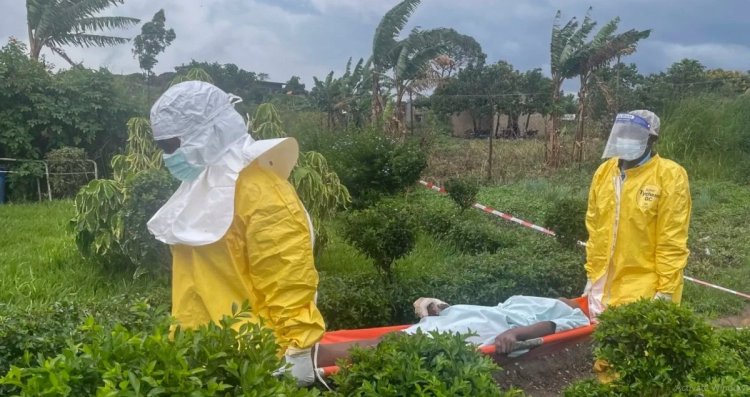 Situația scapă de sub control în focarul de Ebola din Congo. Localnicii furioși au dat foc unui centru de tratament