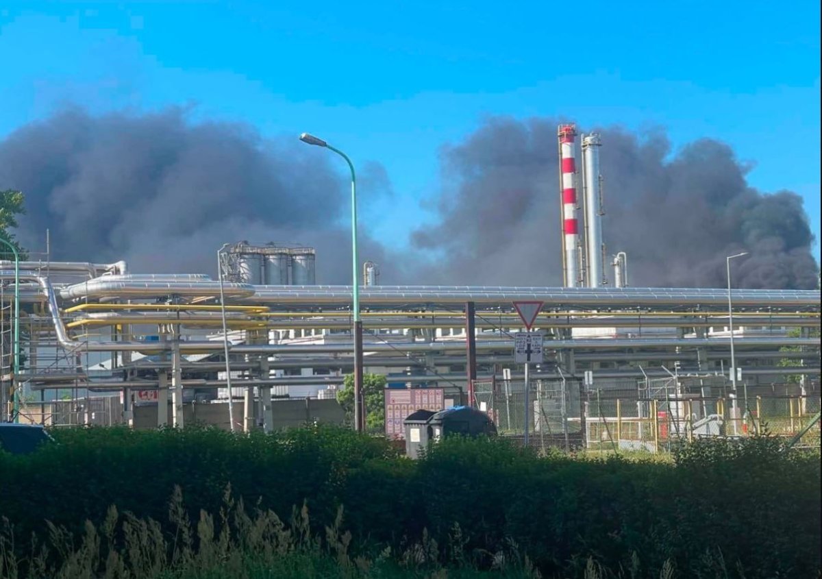 Explozie puternica la o rafinarie MOL din Ungaria: O persoana a murit
