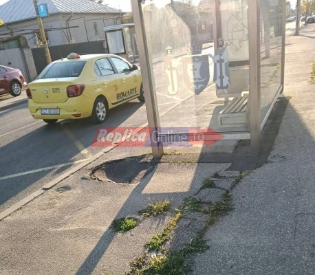 În mai multe zone din Constanța asfaltul a cedat. Gropi adânci sunt chiar lângă stațiile de autobuz! Video