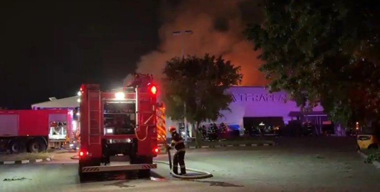 Incendiu de amploare la un mare depozit la intrare în București: ISU intervine cu 15 autospeciale