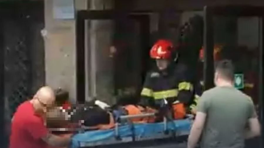 Incident la Ministerul Trasporturilor - Un lift in care se aflau sapte persoane a cazut in gol. Video