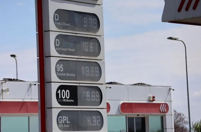 Cum se circula spre litoral si care sunt preturile carburantilor in benzinariile din Costinesti si Mangalia
