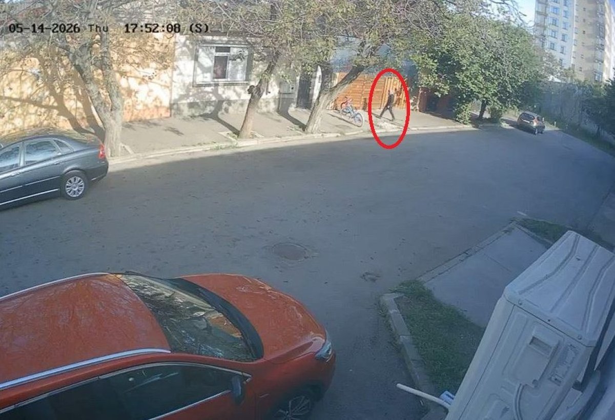 Un hot a furat, in plina zi, bicicleta unui copil. Vezi unde! Video