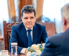 Consultările președintelui Nicușor Dan cu liderii partidelor parlamentare pentru desemnarea premierului se amână 