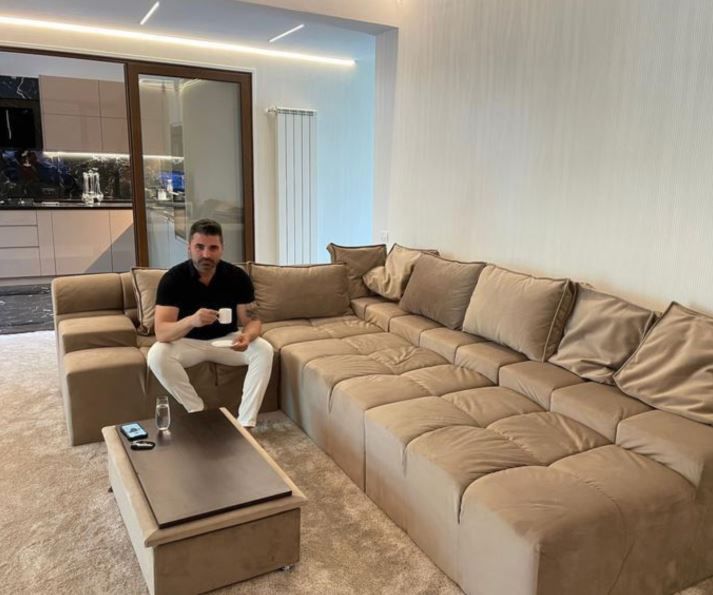 Cum arata casa din Pipera in care locuieste Pepe! Are tavan de sticla in bucatarie