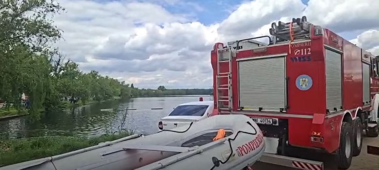 Intervenție de urgență a pompierilor: Doi minori, în pericol de înec după ce au căzut într-un lac. Video