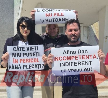 Protest de amploare în fața Spitalului Municipal Mangalia, după întoarcerea Alinei Dan la conducere