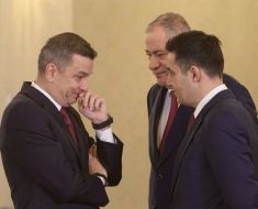 Social-democraţii analizează măsurile guvernamentale urgente pe care miniştrii PSD urmează să le ia şi numirile în funcţii Social-democraţii analizează măsurile guvernamentale urgente pe care miniştrii PSD urmează să le ia şi numirile în funcţii